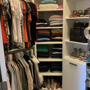Closet Utilizing Corner Spaces